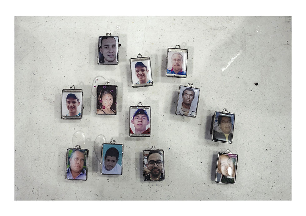Photographie du CIREC – 16expobrigade-70_Talismans-light